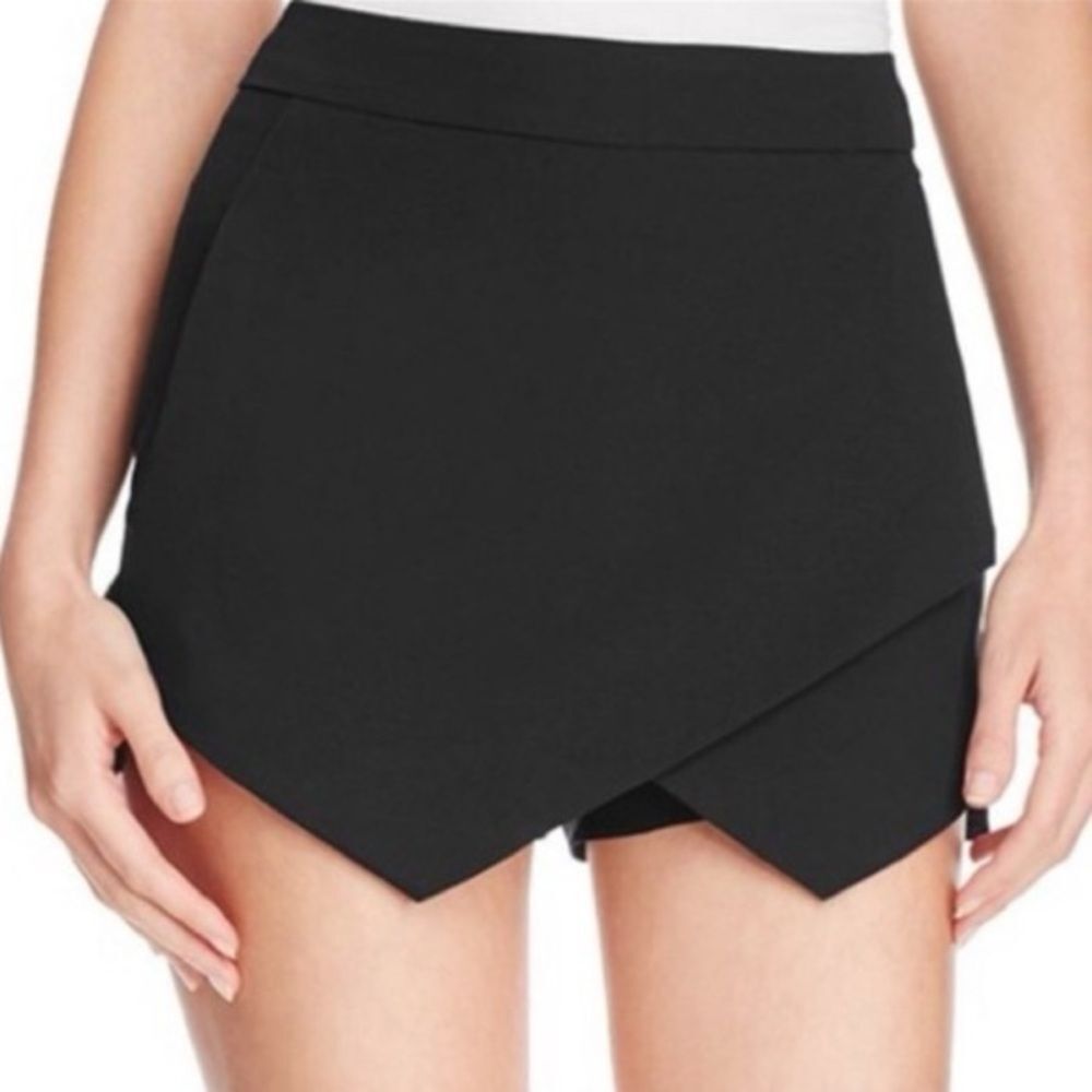 Charlotte Russe Women’s Asymmetrical Black Skort